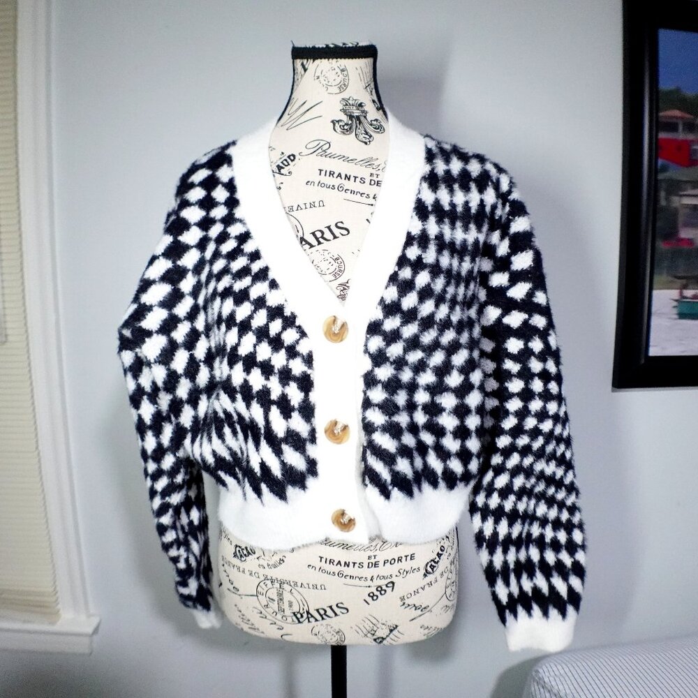 Forever 21 by Shein black & white button down sweater size L‎ New w/ tags